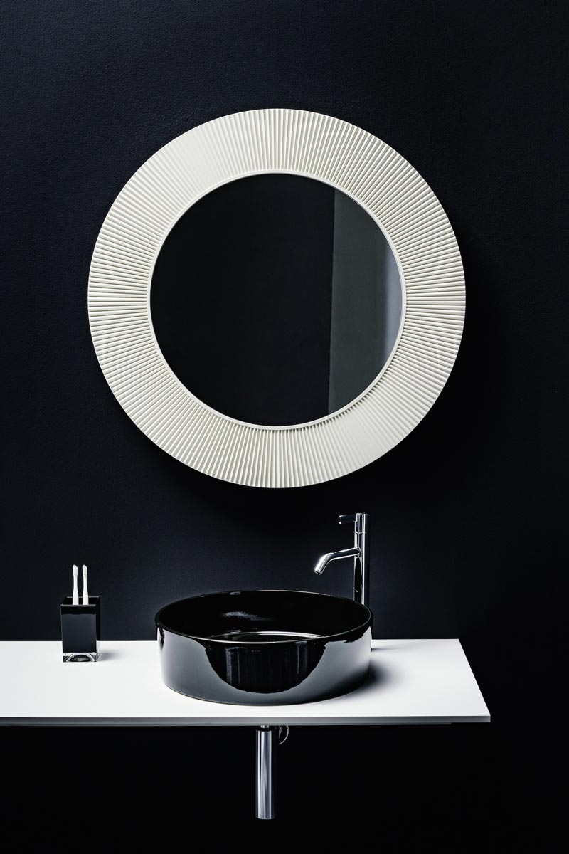 03_Kartell-LAUFEN_schwarzes-Bad